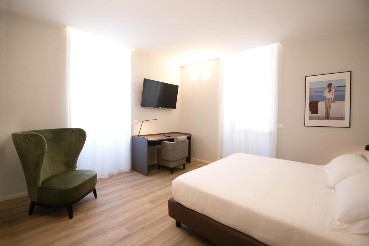 Palazzo Bellocchi - Suites & Apartments Brindisi Zewnętrze zdjęcie