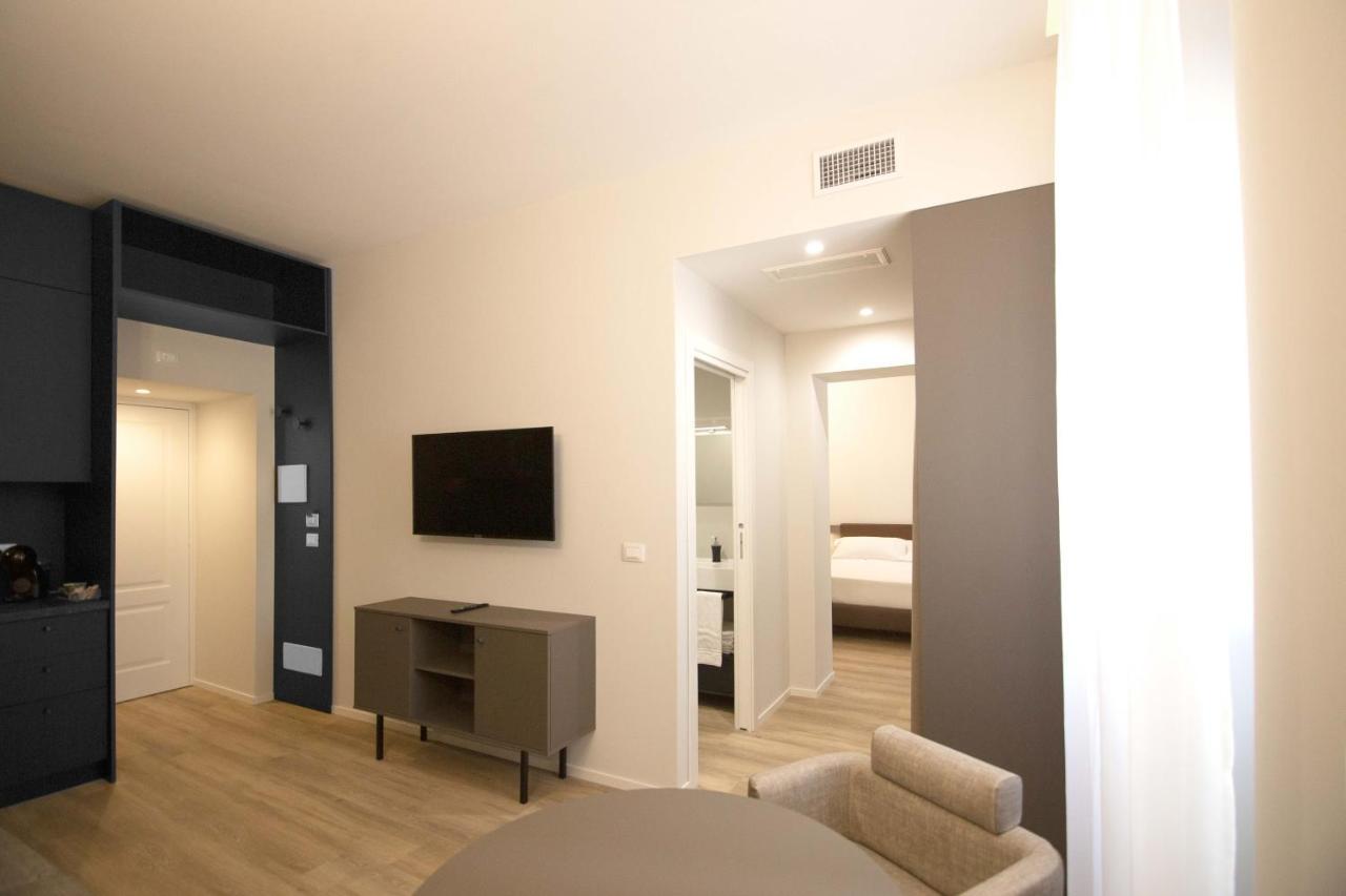 Palazzo Bellocchi - Suites & Apartments Brindisi Zewnętrze zdjęcie