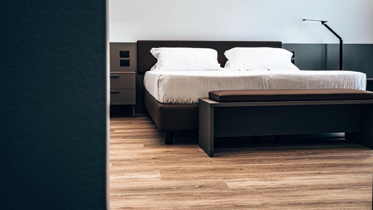 Palazzo Bellocchi - Suites & Apartments Brindisi Zewnętrze zdjęcie