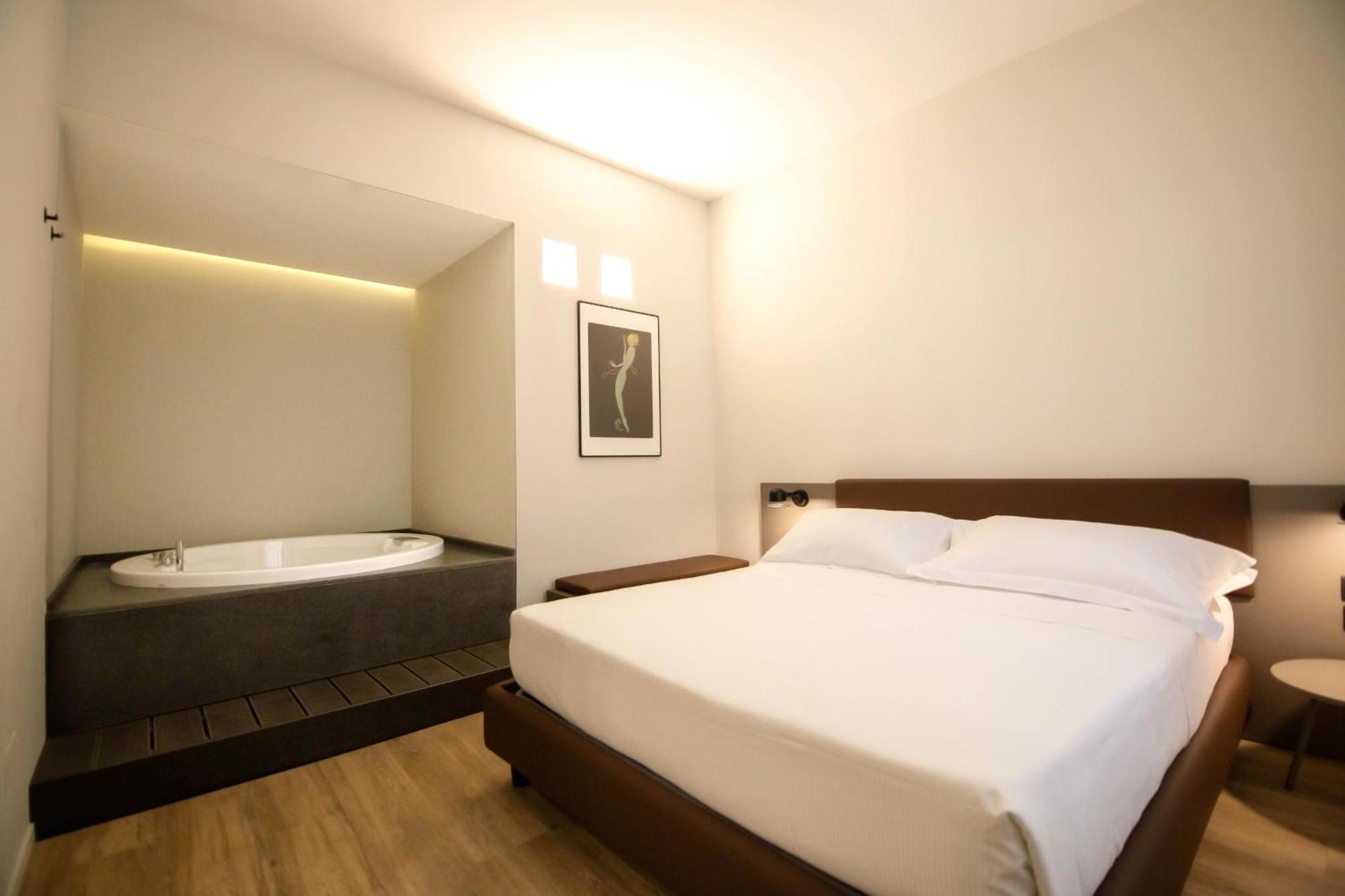 Palazzo Bellocchi - Suites & Apartments Brindisi Pokój zdjęcie